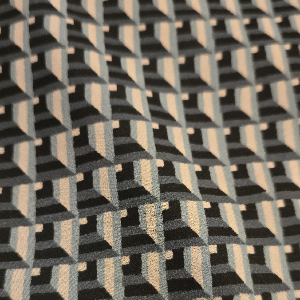 Women's Geometric Patterned Tank - Picture 3 of 4